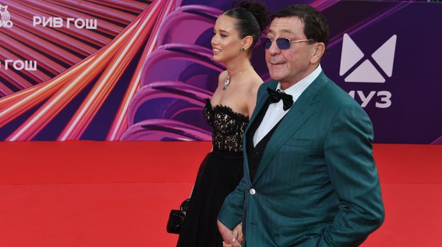 Григорий Лепс с Авророй Кибой на пермии «Муз-ТВ».