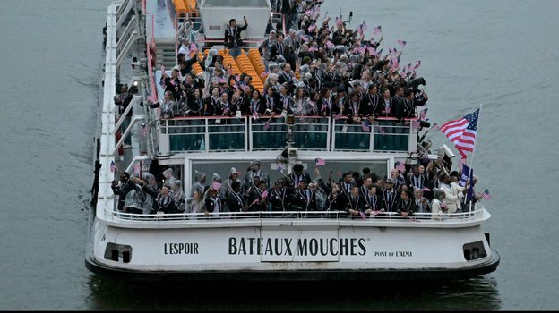 Леброн Джеймс - знаменосец сборной США на церемонии открытия Олимпийских игр.