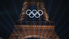 Олимпийский огонь в воздухе, Зидан в метро, бородатая женщина и знаменосцы из России. Как прошло открытие Игр-2024