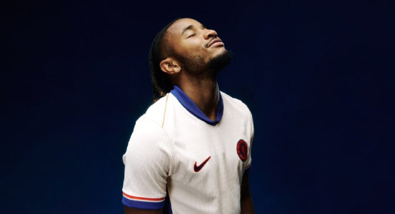 «Челси» презентовал новую выездную форму.