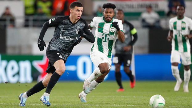 Маркиньос (справа).