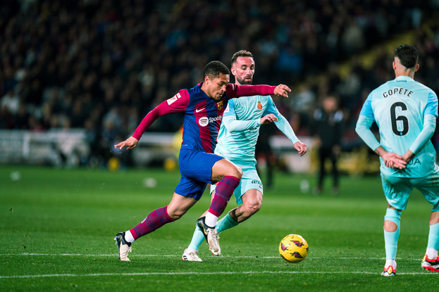 Нападающий «Барселоны» Витор Роке в матче против «Мальорки».