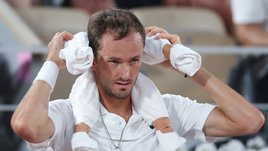 Даниил Медведев: «Лягу спать не раньше двух ночи, а в среду играть рано — третьим заходом. Надеюсь, восстановлюсь»