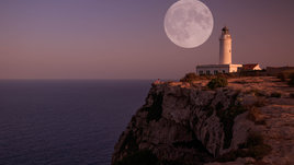 Маяк и Луна
