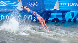 Увидеть Париж — и выплыть. На Олимпийских играх все-таки состоялся триатлон