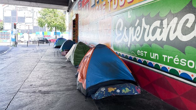 На улицах Парижа.