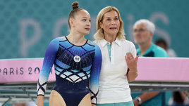 Прыгунья на батуте Анжела Бладцева и ее тренер Елена Федоренчик