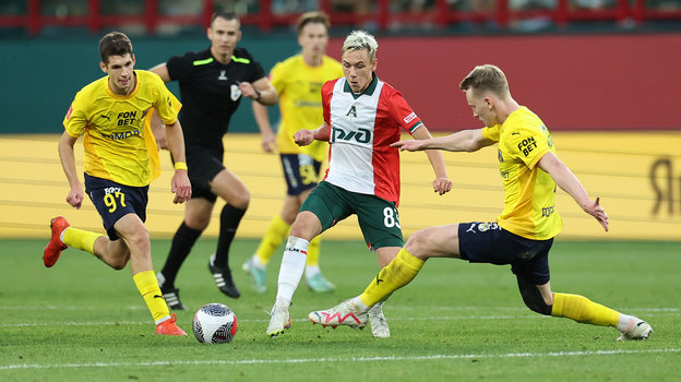 Илья Зубенко, Алексей Батраков и Виктор Мелехин в матче Кубка России «Локомотив» — «Ростов». Футболисты Илья Зубенко, Алексей Батраков и Виктор Мелехин в матче Кубка России «Локомотив» — «Ростов»