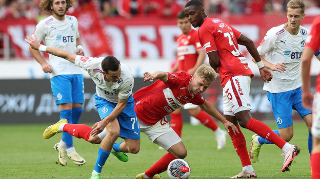 Денис Макаров, Даниил Зорин и Кристофер Мартинс в матче Кубка России «Спартак» — «Динамо». Футболисты Денис Макаров, Даниил Зорин и Кристофер Мартинс в матче Кубка России «Спартак» — «Динамо»