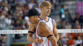 Волейболисты Мэттью Иммерс и Стивен ван де Вельде