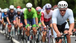 Россиянин не добрался до финиша олимпийской гонки. Зато ее выиграл уникум