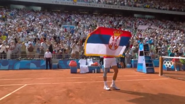Джокович с флагом Сербии.