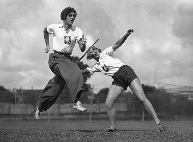 Стэлла Уолш (слева).