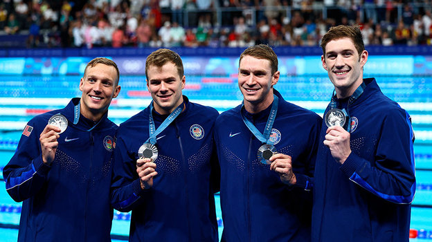 Американские пловцы с серебром Олимпиады в эстафете.