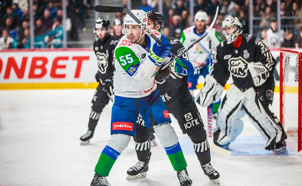 Александр Хмелевский. Хоккеист «Салавата Юлаева» Александр Хмелевский