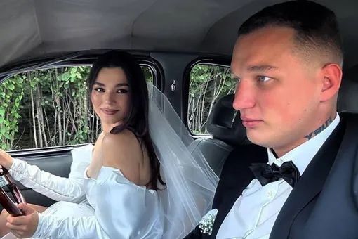 Эдвард Бил с женой Камилой Башариной.