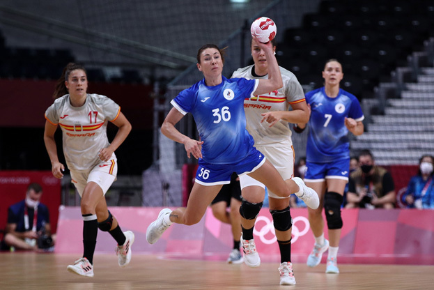 Юлия Манагарова в матче против сборной Испании на Олимпиаде в Токио. Гандболистка Юлия Манагарова