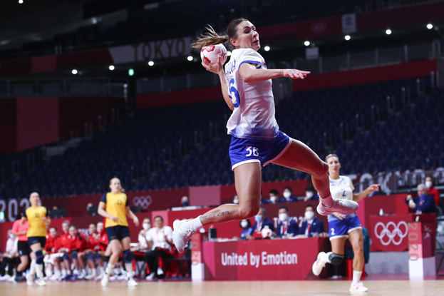 Юлия Манагарова в матче против сборной Швеции на Олимпиаде в Токио. Гандболистка Юлия Манагарова