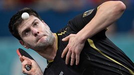 Игрок в настольный теннис Дмитрий Овчаров