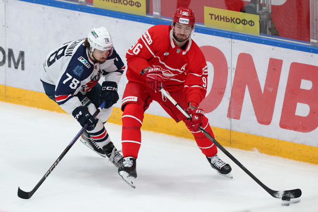 Алексей Кручинин и Александр Бурмистров. Хоккеисты Алексей Кручинин и Александр Бурмистров