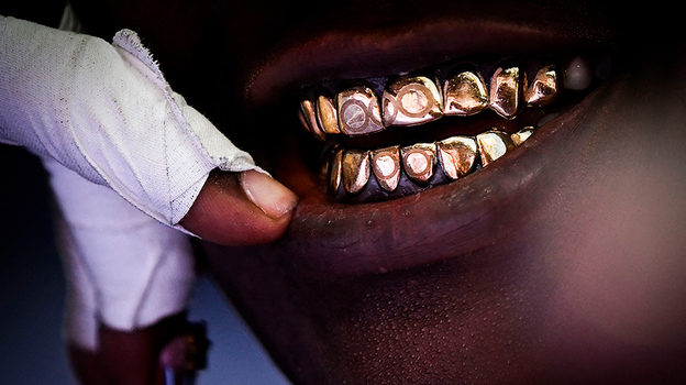 Золотая улыбка Рэйвен Сондерс. Толкательница ядра Рэйвен Сондерс.