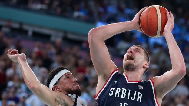 Никола Йокич в матче против США.