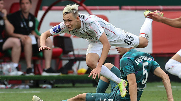 Алексей Батраков в матче с «Акроном».