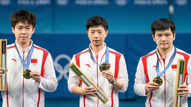 Ма Лун (в центре).