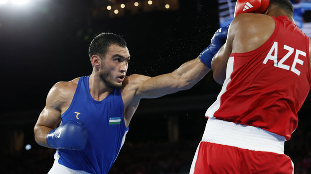 Лазизбек Муллоджонов (слева).