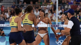 Трогательный момент на пляжном волейболе. Диджей помирил бразильянок с канадками в финале Игр, включив хит Джона Леннона