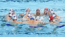 Ватерполисты сборной Сербии празднуют победу на Олимпиаде в Париже