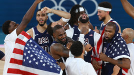 Баскетболисты сборной США — олимпийские чемпионы