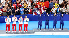 Пловцы сборных Китая и США на Олимпиаде-2024