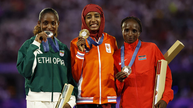 Тигст Ассефа, Сифан Хассан и Хеллен Обири (слева направо).