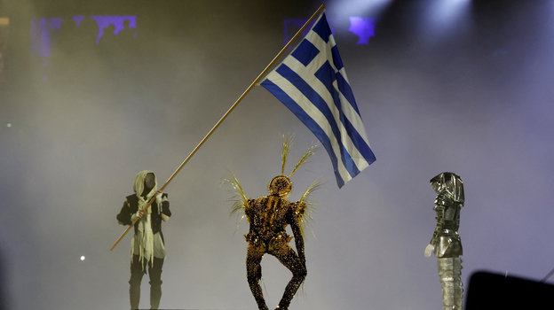 Ассасин и Золотой Путешественник на церемонии закрытия Олимпиады-2024.