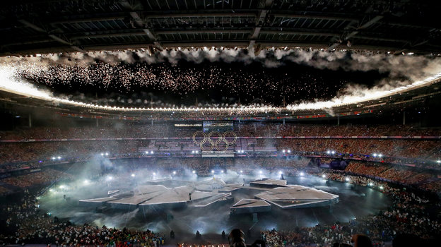 Церемония закрытия Олимпиады-2024 в Париже на «Стад де Франс».