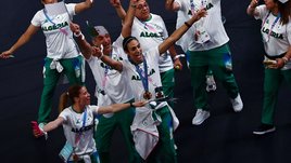 Странная замена знаменосца на церемонии закрытия. Вместо интерсекса Хелиф флаг Алжира несла другая спортсменка