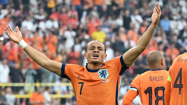 Хави Симонс.