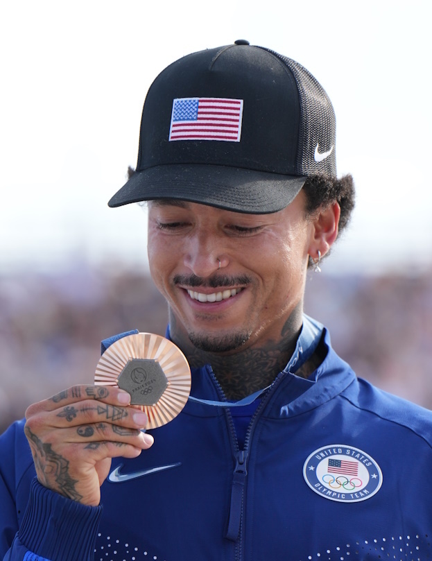 Найдж Хьюстон с бронзовой медалью Олимпиады-2024.