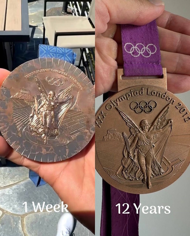 Брент Хэйден опубликовал фото бронзовой медали Олимпиады-2012.