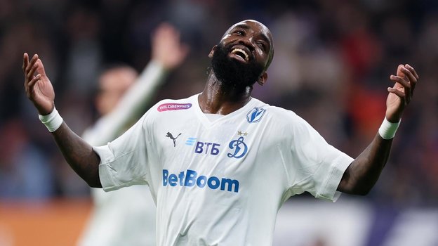 Муми Нгамале. Футболист «Динамо» Муми Нгамале