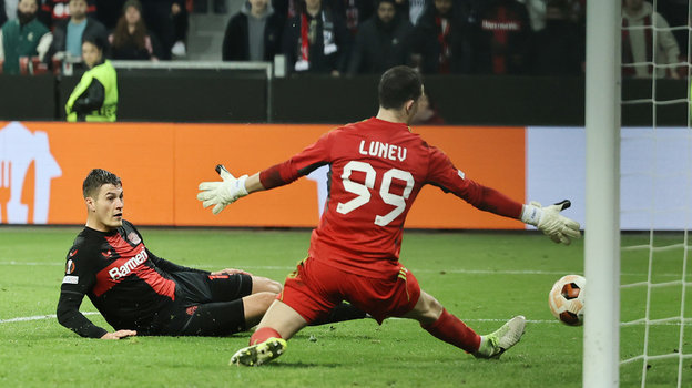 Патрик Шик и Андрей Лунев («Байер» — «Карабах»).