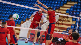 Тренировка мужской сборной по волейболу на турнире в Минске