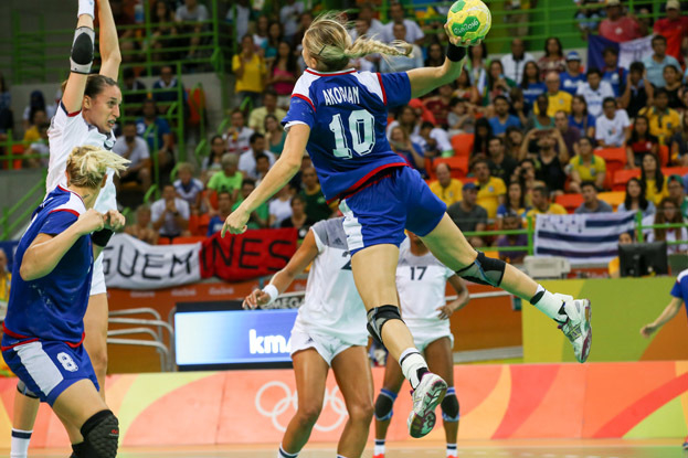 Ольга Акопян (№10) в финальном матче гандбольного турнира на Олимпиаде-2016. Ольга Акопян (№10) в финальном матче гандбольного турнира на Олимпиаде-2016