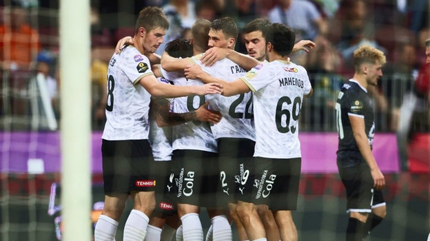 Футболисты «Торпедо» в матче с «Нефтехимиком». Футболисты «Торпедо» в матче с «Нефтехимиком»