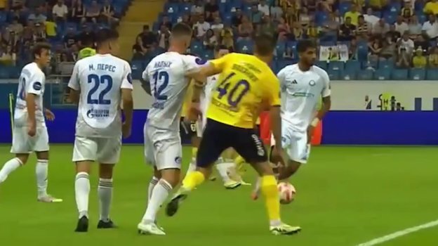 Эпизод в матче 5-го тура РПЛ «Ростов» — «Оренбург».