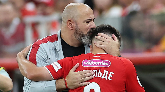 Деян Станкович и Манфред Угальде.