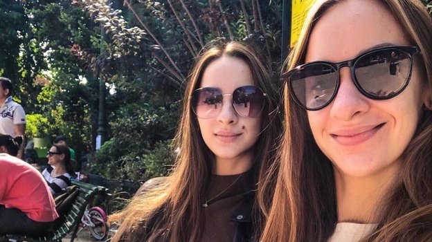 Анастасия Баяндина с сестрой Дарьей.