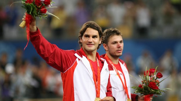 Роджер Федерер и Стэн Вавринка на награждении Олимпиады-2008.