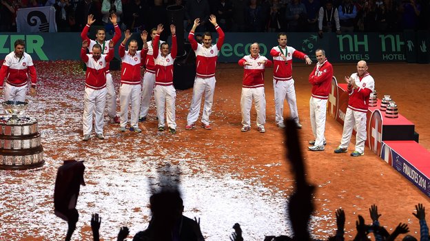 Теннисисты сборной Швейцарии празднуют победу в Кубке Дэвиса. 2014 год.